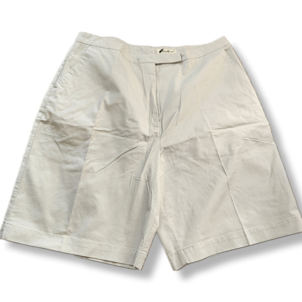 Eddie Bauer Women's Taupe/Sand  Flat Front Stretch Shorts Size 18